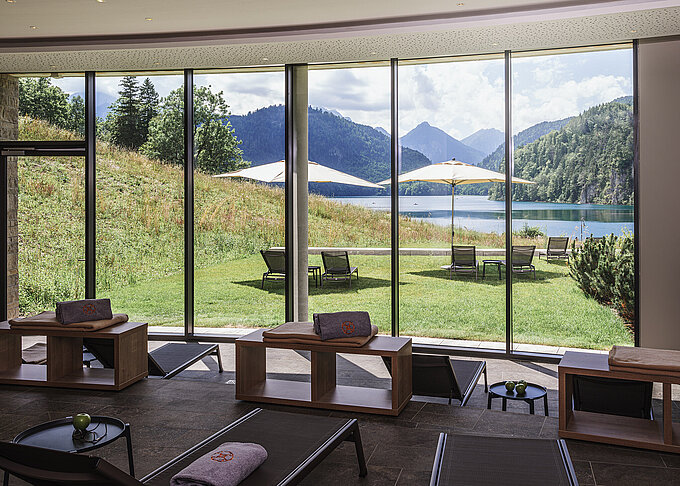 AMERON Neuschwanstein Alpsee Resort & Spa Ausblick auf den See Wellness