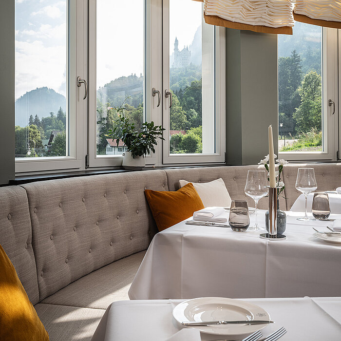 AMERON Neuschwanstein Alpsee Resort & Spa Restaurant Lisl mit Bergblick