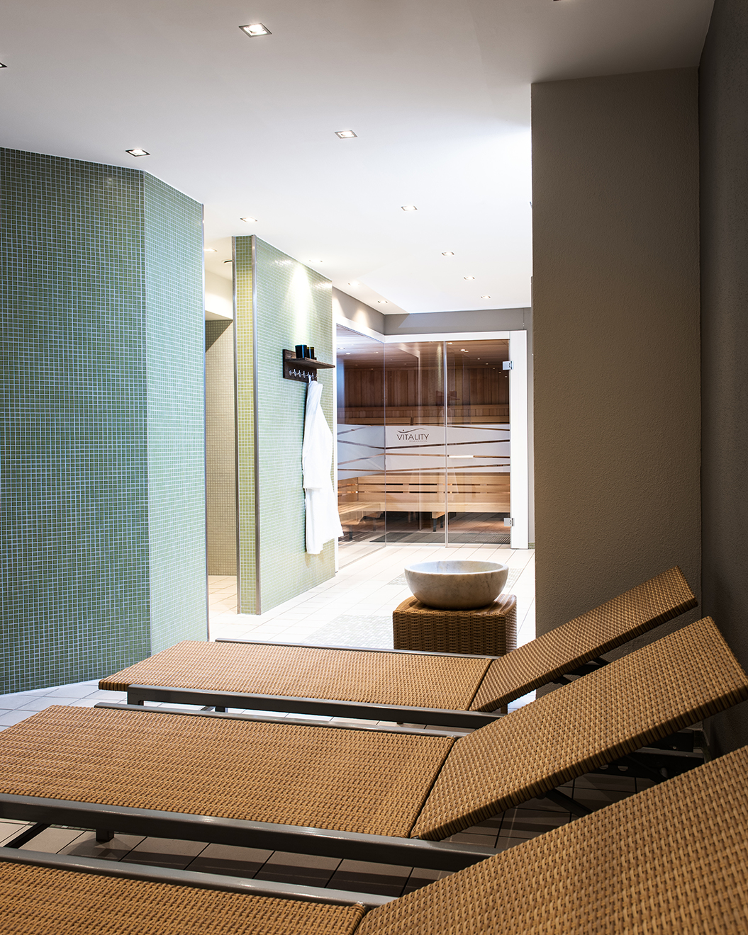 AMERON Köln Hotel Regent Vitality SPA mit Sauna und Dusche und Liegen